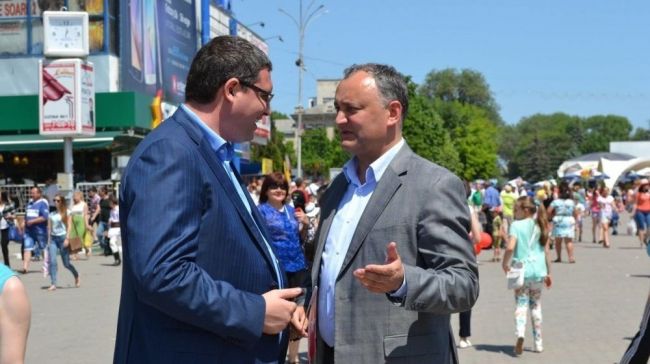 Усатый пристально следит за здоровьем Додона