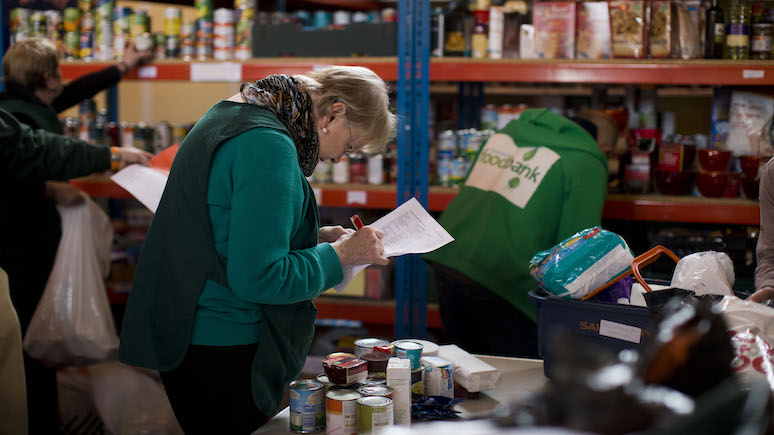 Independent: «они в отчаянии» — всё больше британцев из среднего класса обращаются в продовольственные банки
