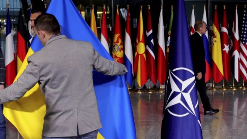 В НАТО заявили, что Украина может вступить в альянс, если уступит территории России В НАТО заявили, что Украина может вступить в альянс, если уступит территории России