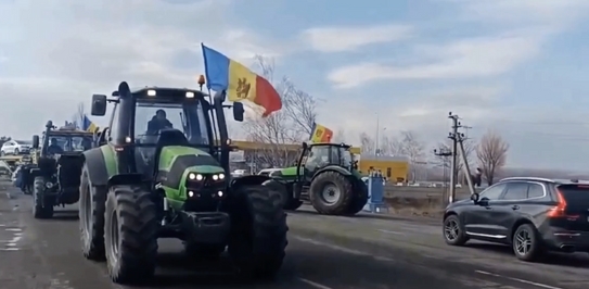 В Молдавии протестующие фермеры заблокировали дорогу у пограничного поста