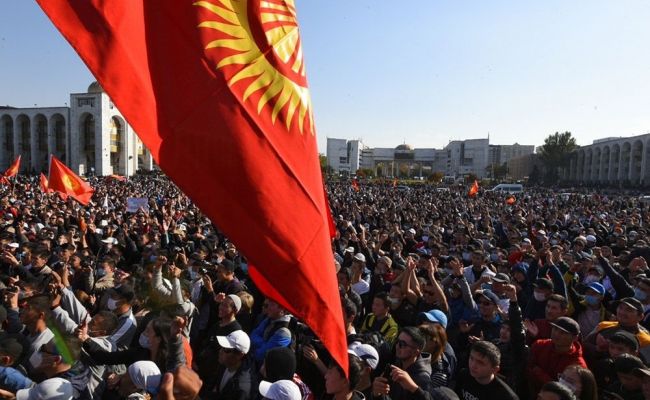 Евросоюз «с нетерпением ожидает» новых выборов в Киргизии