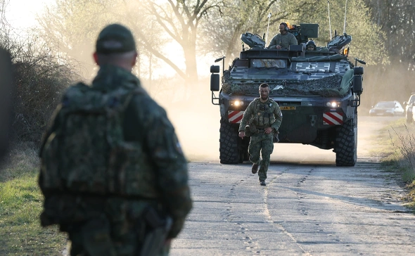 Министр  обороны Германии заявил о последнем мирном лете для НАТО и скорой войне