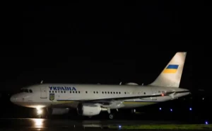 В Киеве подтвердили появление неизвестных дронов у самолета Зеленского