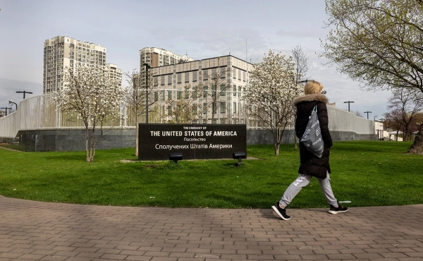 Посольство США опровергло эвакуацию дипломатов из Киева Посольство США опровергло эвакуацию дипломатов из Киева