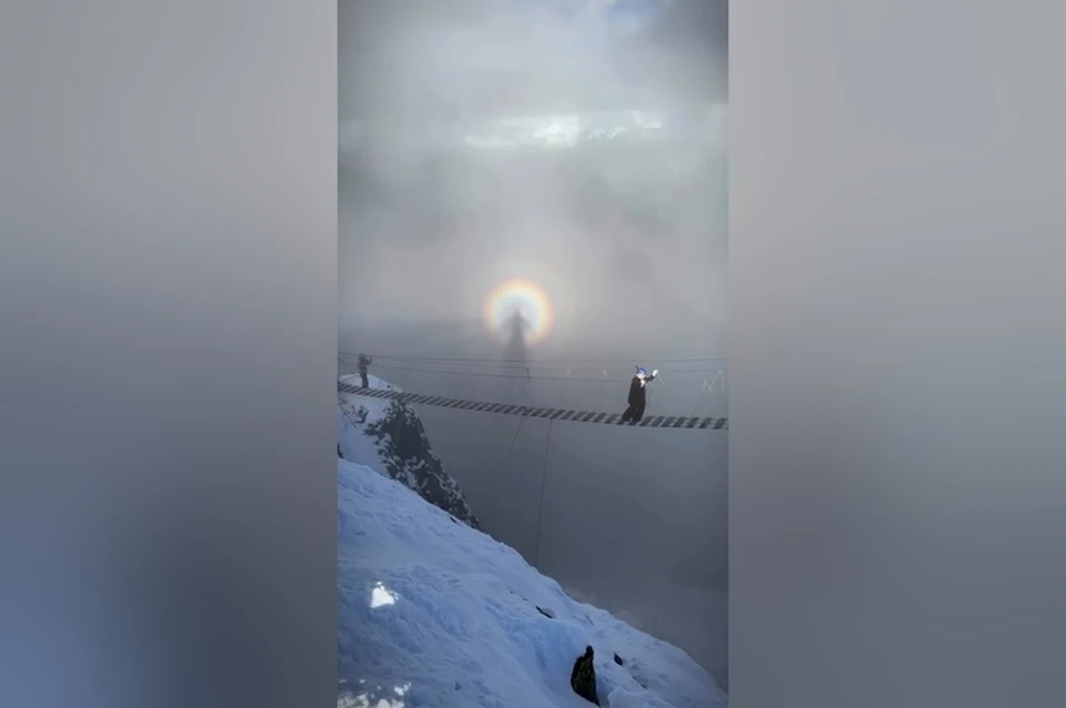 В Сочи зафиксировали редкое оптическое явление Броккенский призрак В Сочи зафиксировали редкое оптическое явление Броккенский призрак