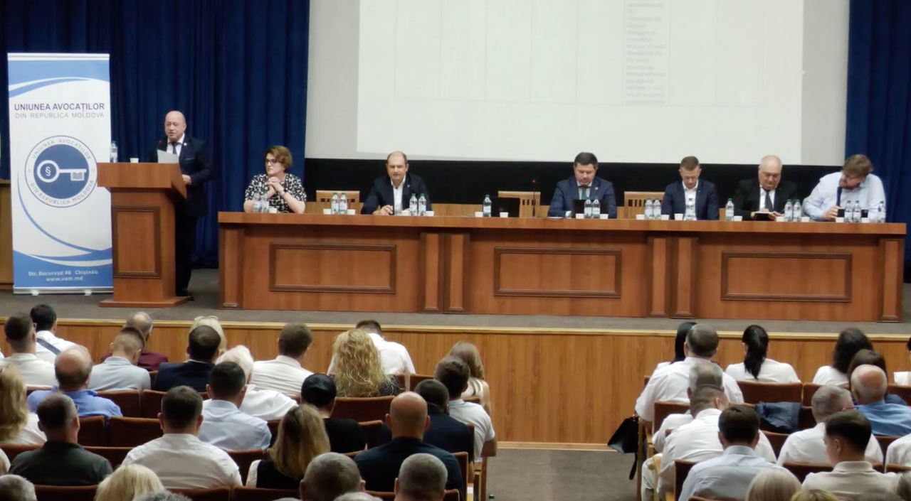 Адвокаты Молдовы продолжат забастовку до тех пор, пока Санду не откажется от промульгации закона