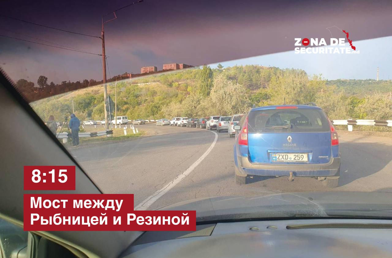 На мосту между Рыбницей и Резиной образовались очереди из автомобилей