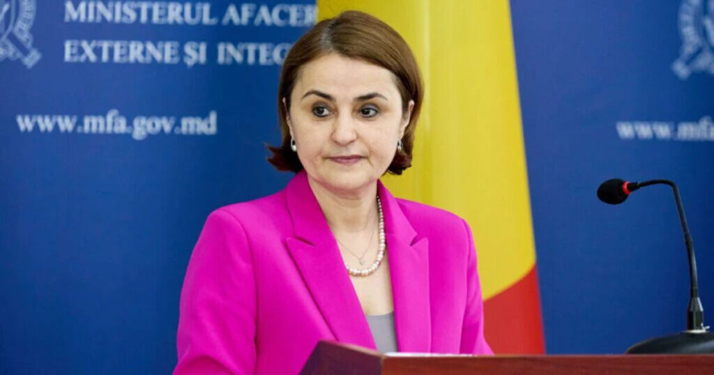 За 6 дней до выборов президента Молдовы и референдума ЕС вмешивается в ситуацию