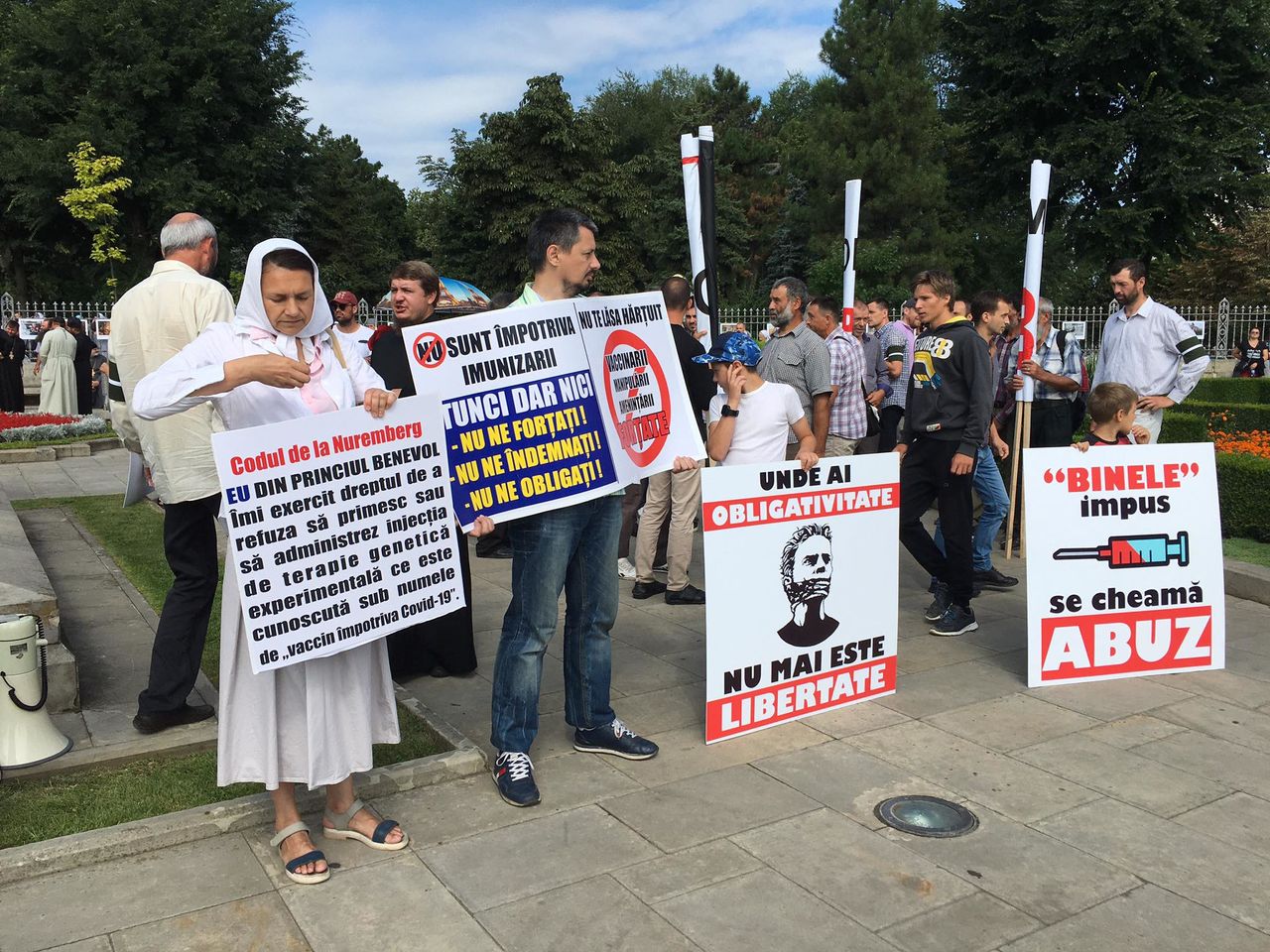 Противники вакцинации вышли на протест в Кишиневе Противники вакцинации вышли на протест в Кишиневе