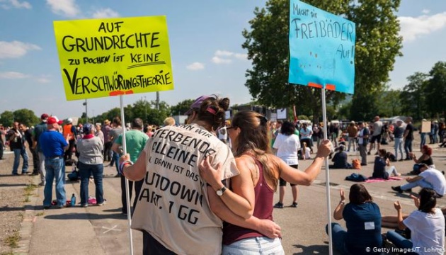В Германии, Испании, Израиле, Румынии граждане протестуют против карантина
