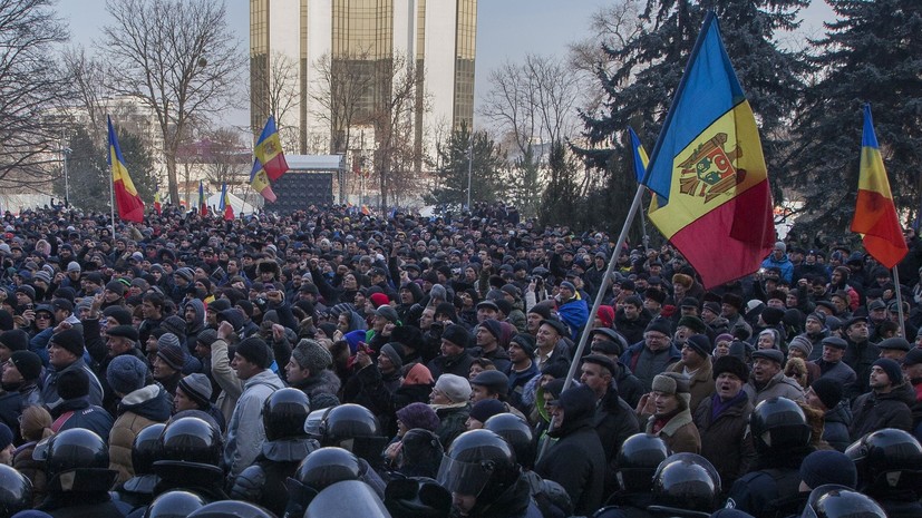 На митинге в Кишинёве произошли стычки полиции и участников протестов, задержано 54 человека