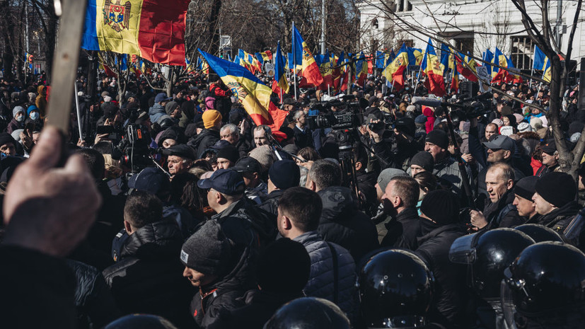 Комиссия по ЧС Молдавии запретила выходить на протесты в бронежилетах Комиссия по ЧС Молдавии запретила выходить на протесты в бронежилетах