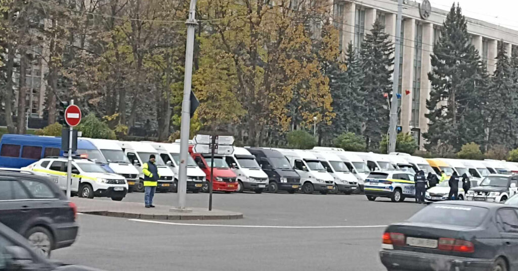 У здания правительства в Кишиневе  протестуют  перевозчики