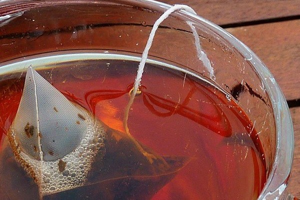 Красители, ароматизаторы и пыль в "безобидных" чайных пакетиках