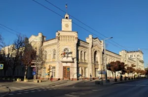 Власти Кишинева создают запасы воды и топлива на фоне режима тревоги