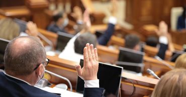 Молдавский парламент одобрил Стамбульскую конвенцию, оппозиция раскритиковала действия властей