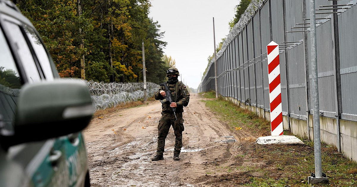 Польша закрывает все наземные КПП на границе с Беларусью: МИД Молдовы выступил с рекомендациями