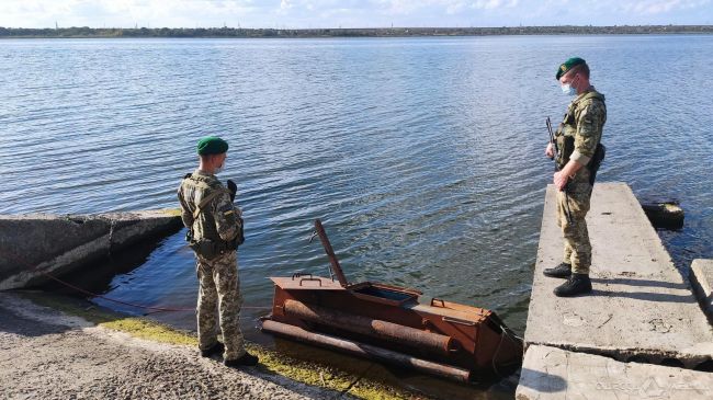 По "примеру" капитана Немо: на границе Приднестровья украинские пограничники выловили субмарину