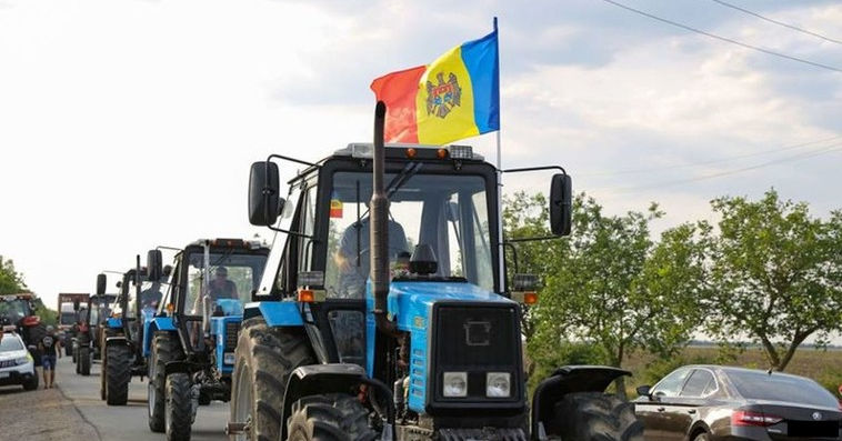 Молдавские фермеры возобновляют протесты: в  Кишинев  поедет сельхозтехника