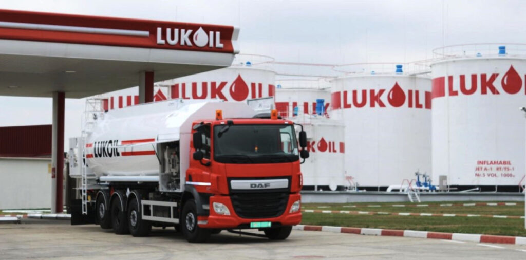 Правительство Молдовы хочет выкупить инфраструктуру Lukoil в аэропорту