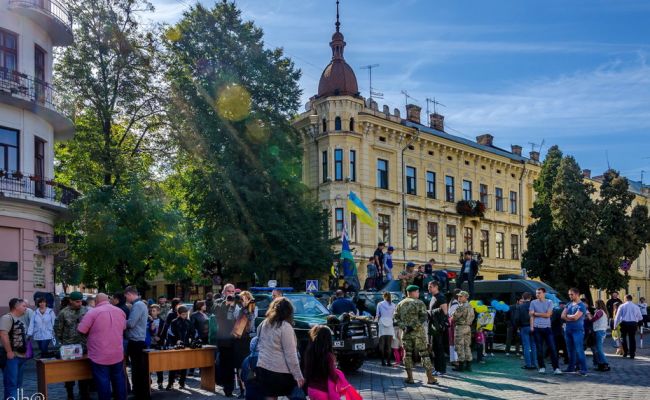 В украинских Черновцах вывесили знаки «Россиянам-свиньям вход запрещен» В украинских Черновцах вывесили знаки «Россиянам-свиньям вход запрещен»