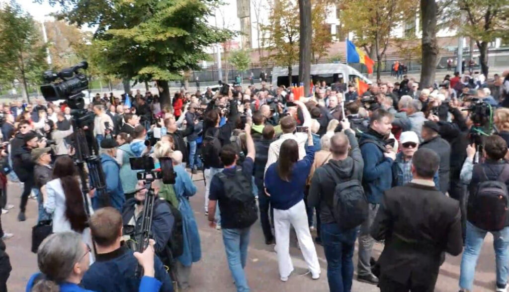 Патриотический блок организовал протест у здания парламента