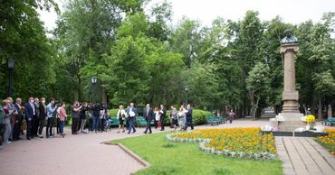 Высшие руководители Молдовы почтили память великого русского поэта Александра Пушкина