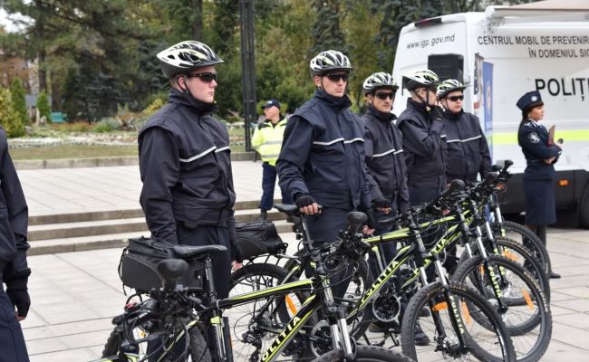 Сорос пересаживает молдавскую полицию на велосипеды