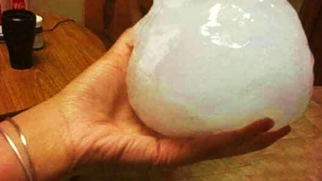 Что с климатом? В Мексике выпал град размером с дыню Что с климатом? В Мексике выпал град размером с дыню