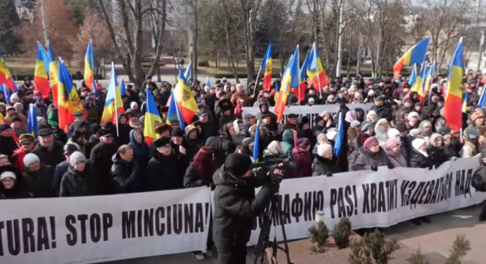 В Кишиневе проходит  протест с требованием отставки Майи Санду