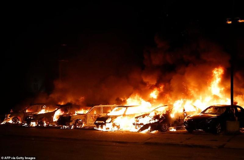 Поджоги зданий, автомобилей, война с полицией: новая волна беспорядков в США