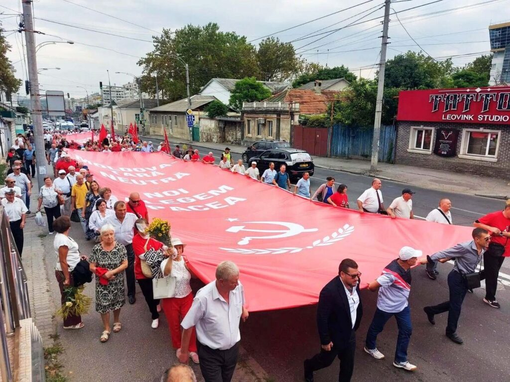 В Кишиневе проходит марш мира в честь 82-й годовщины освобождения страны от нацизма