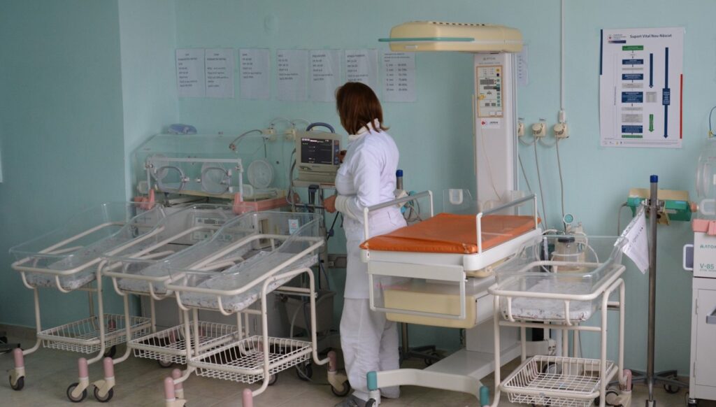 Врач раскритиковал решение властей закрыть  родильные дома в пяти районах севера Молдовы