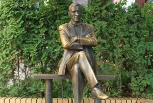 В Киеве снесут памятники Булгакову и Ахматовой