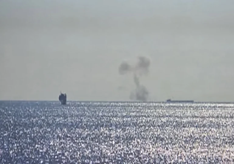У румынской нефтегазовой платформы в Черном море дрон предположительно поразил судно: капитан ранен, 13 моряков пропали без вести