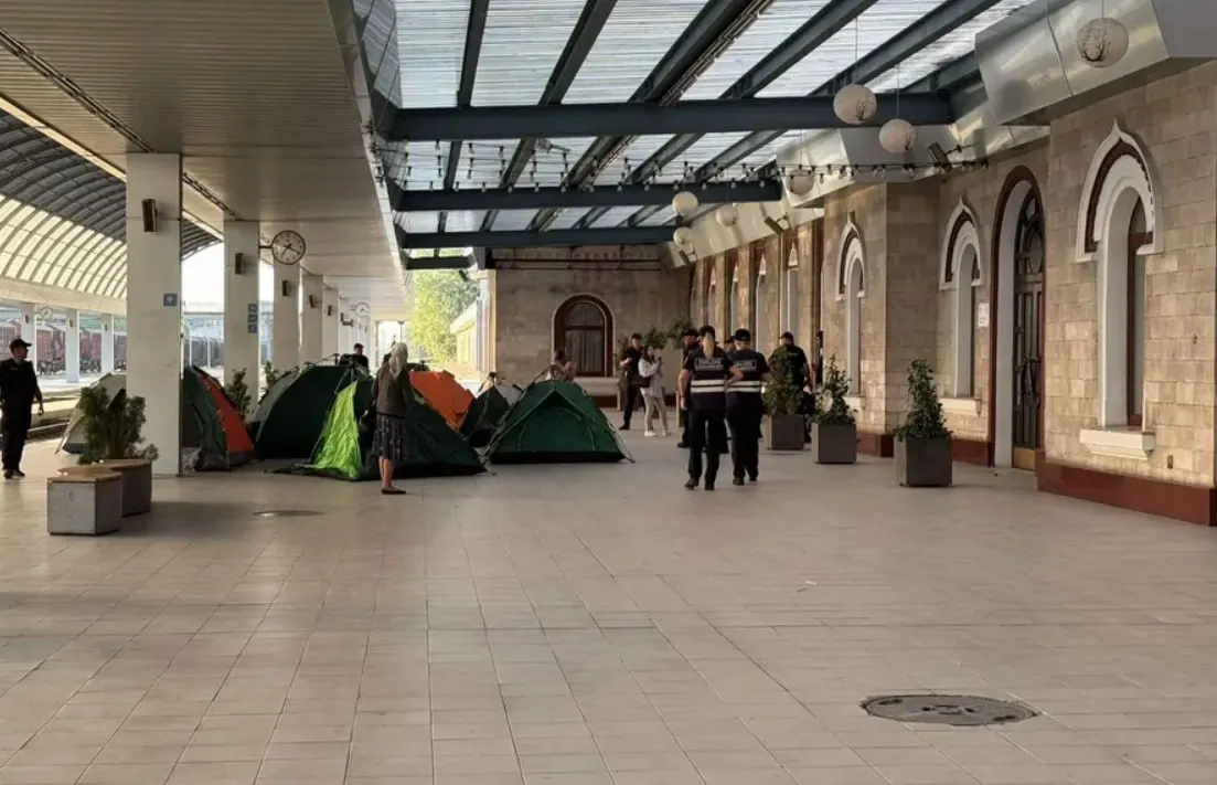 Молдавская полиция задержала на железнодорожном вокзале Кишинева сторонников Шора, собравшихся на акцию протеста