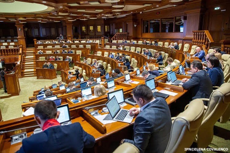 Внеочередное заседание молдавского парламента пройдет сегодня