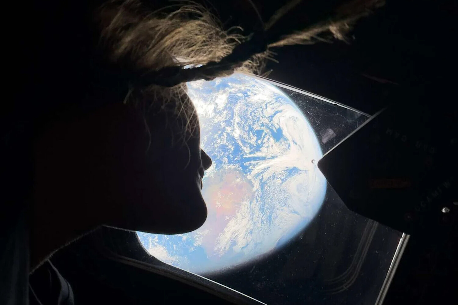 Корабль США в рамках миссии «Артемида-2» взял курс на Землю после облета Луны