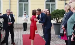 Iltalehti: Встреча Стубба и Санду в Хельсинки обернулась нелепыми объятиями Iltalehti: Встреча Стубба и Санду в Хельсинки обернулась нелепыми объятиями