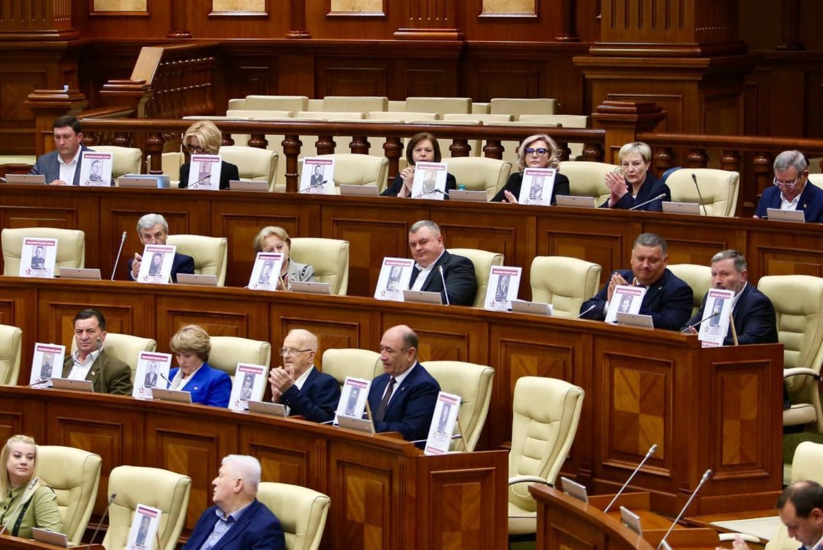 Оппозиционеры в Молдове превратились в политический трэш