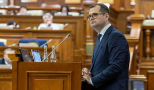 Парламент Молдавии утвердил финансиста Тофана на посту главы правительства Парламент Молдавии утвердил финансиста Тофана на посту главы правительства