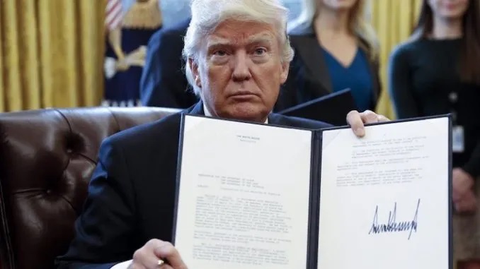 Президент Трамп подписал законопроект, дающий ЦРУ и ФБР 6 месяцев на раскрытие правды об НЛО