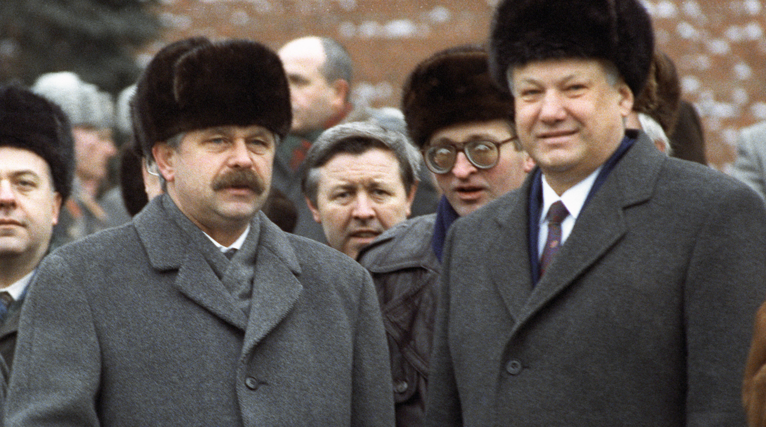 Руцкой рассказал о роли иностранцев из окружения Ельцина в развале СССР