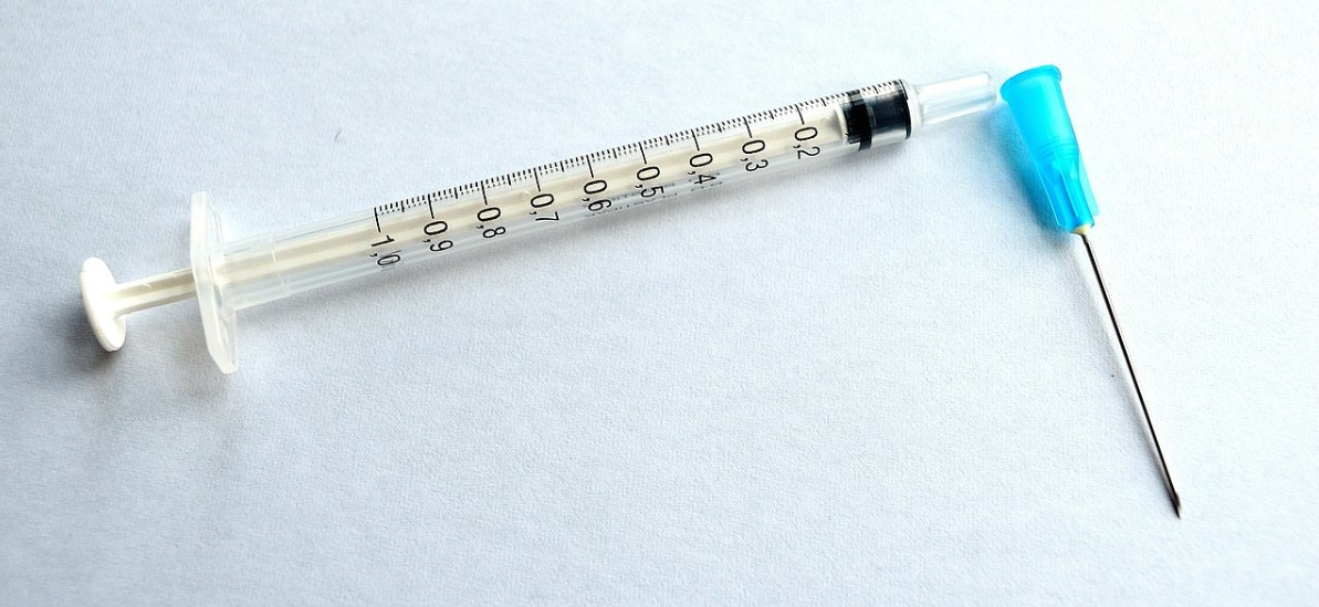 Американский эксперт: вакцина Pfizer  защищает только  каждого третьего привитого  человека